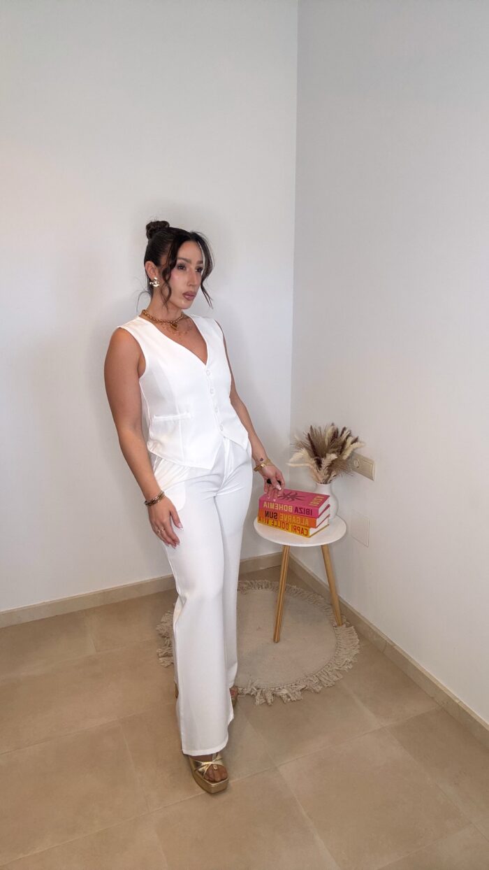 TRAJE ARACELI